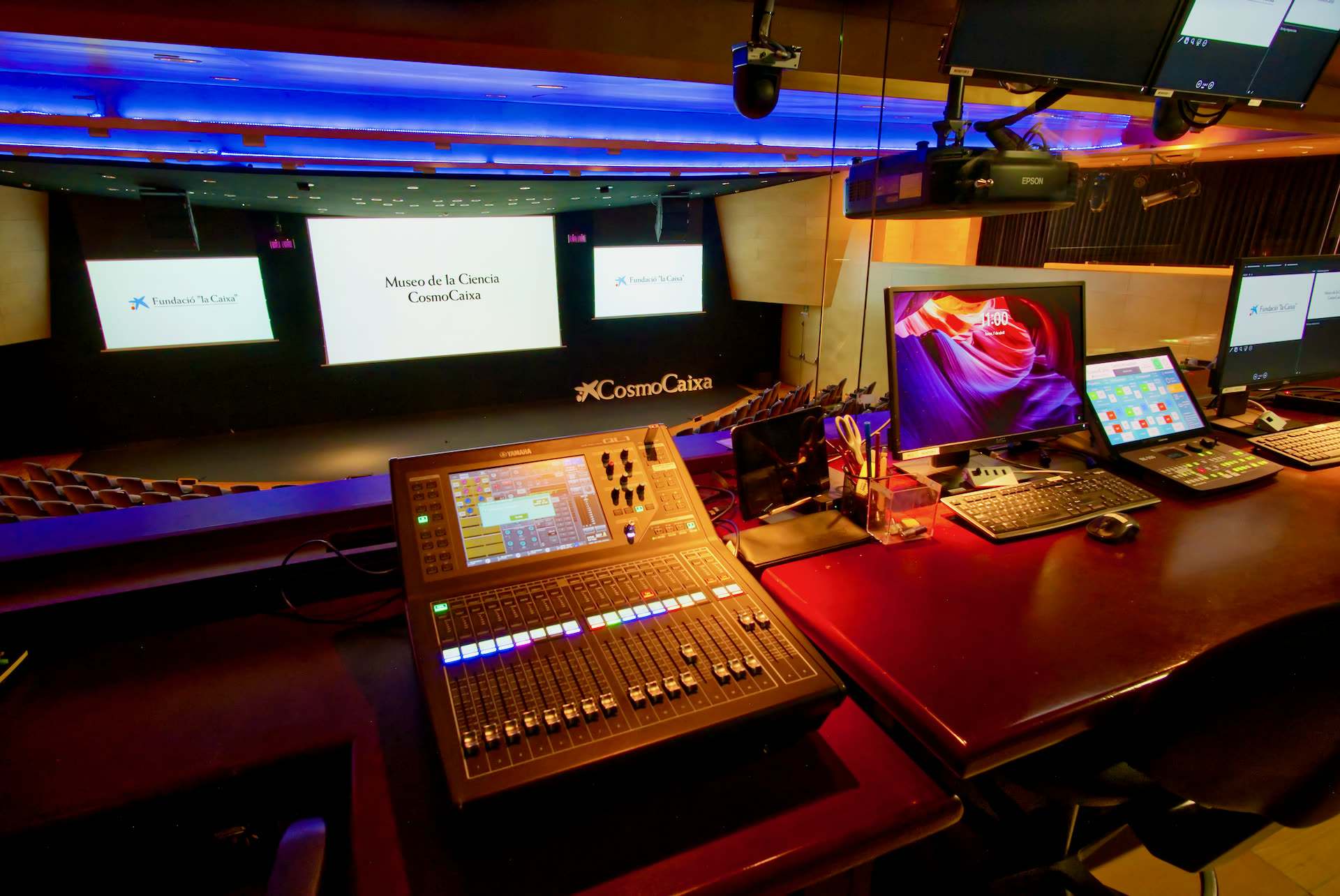 Sala de control amb sistemes d'immòtica